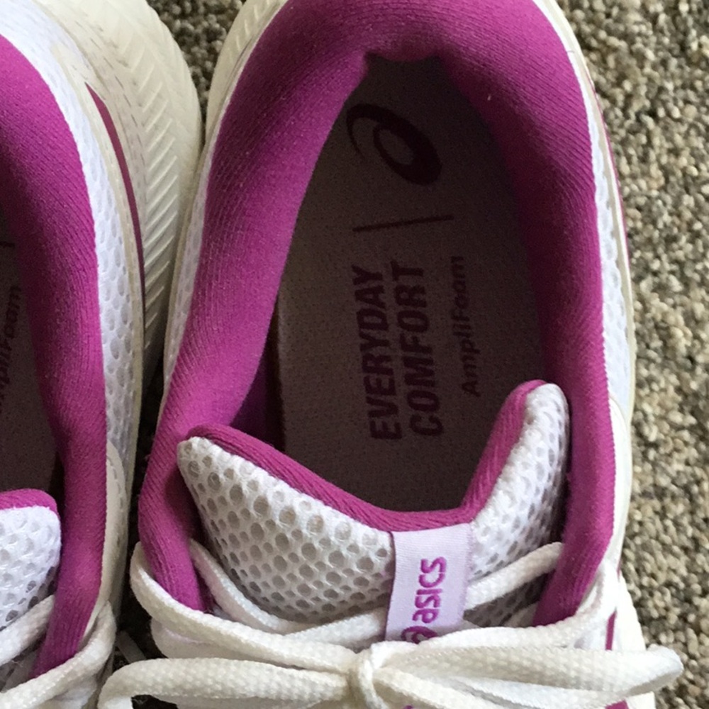 Asics Gel-Contend 7 White and Purple Athletic Shoes with Modern Silhouette - Picture 3 of 6